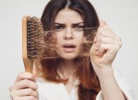 女性脂溢性脱发头发越长越脱发怎么办