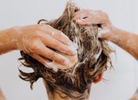 如何处理秃顶不用洗发水长出硬头发的问题？