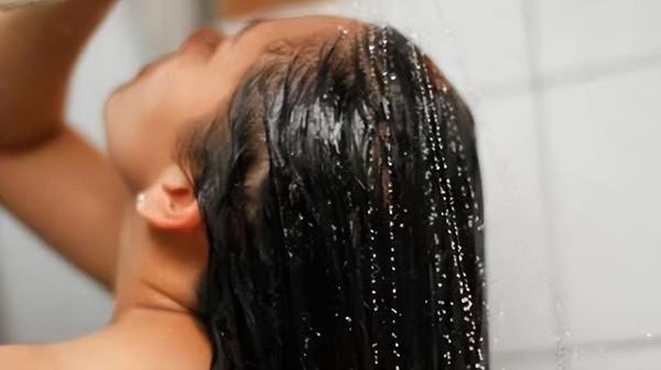 油性头发可以天天洗头吗，怎样解决油性头发？