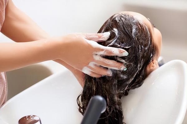 脱发如何选择洗发水，选择什么成分的比较好？